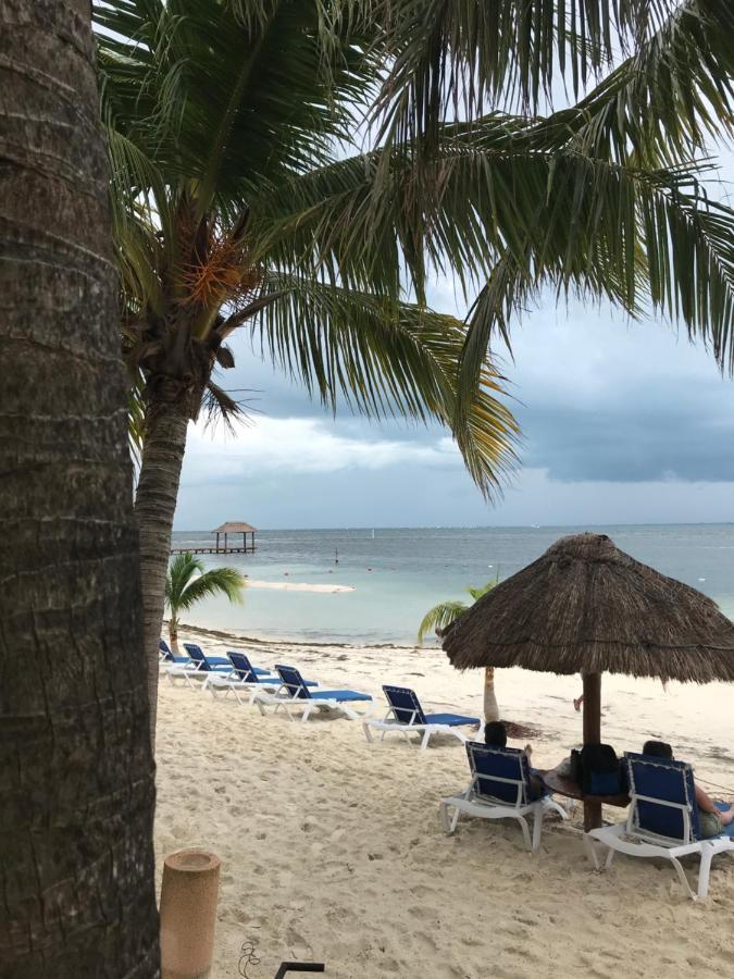 Front Beach Private Room With Shared Bathroom كانكون المظهر الخارجي الصورة