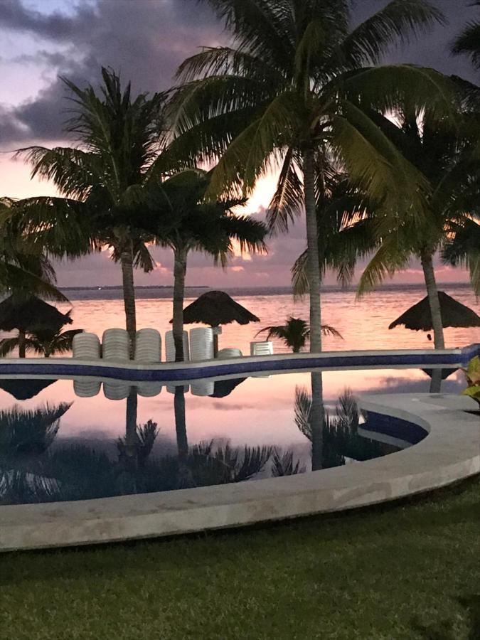 Front Beach Private Room With Shared Bathroom كانكون المظهر الخارجي الصورة
