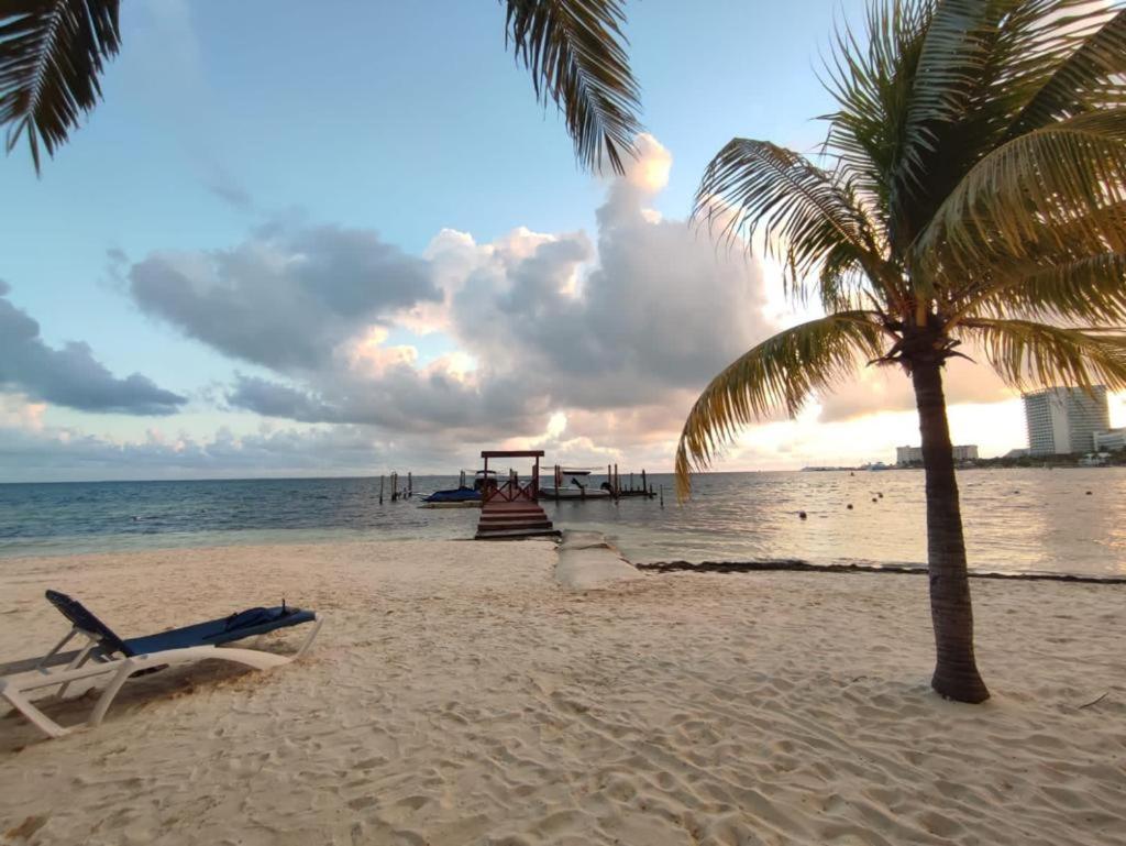 Front Beach Private Room With Shared Bathroom كانكون المظهر الخارجي الصورة