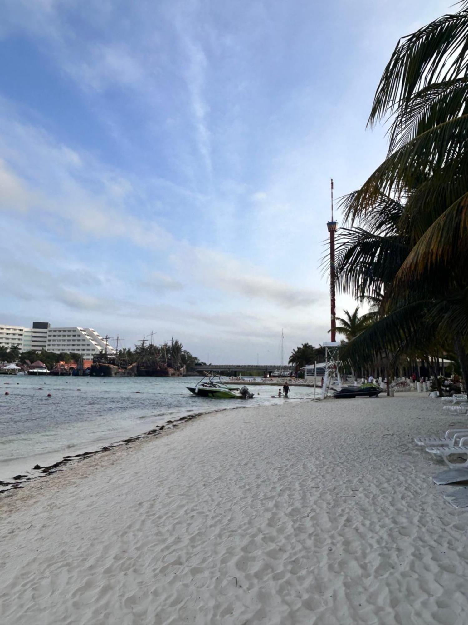 Front Beach Private Room With Shared Bathroom كانكون المظهر الخارجي الصورة