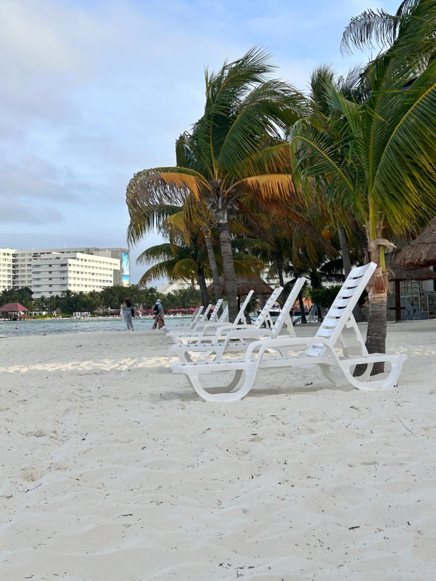 Front Beach Private Room With Shared Bathroom كانكون المظهر الخارجي الصورة