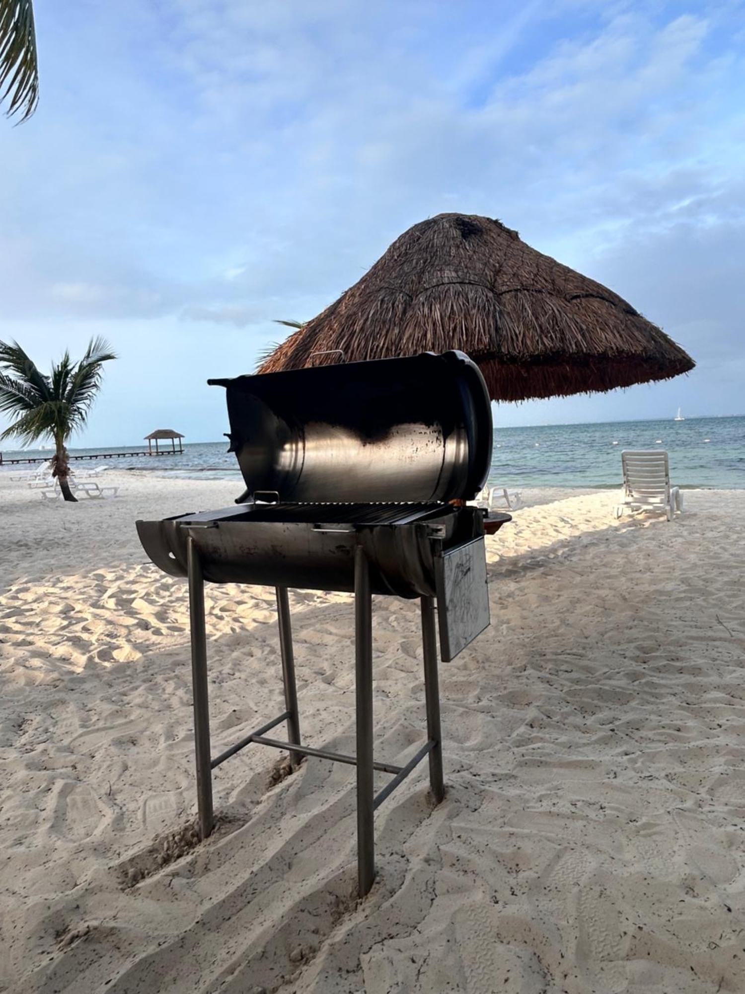 Front Beach Private Room With Shared Bathroom كانكون المظهر الخارجي الصورة