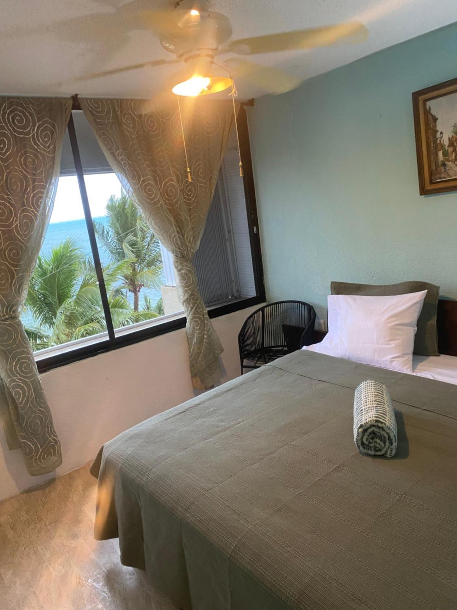Front Beach Private Room With Shared Bathroom كانكون المظهر الخارجي الصورة